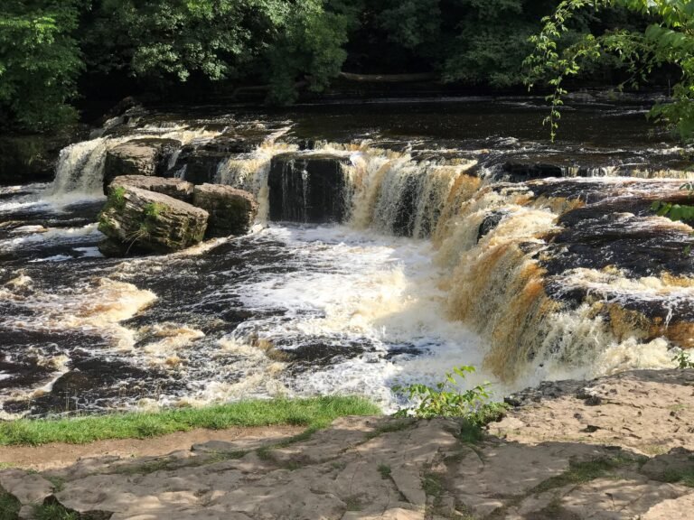 Waterfall 768x576