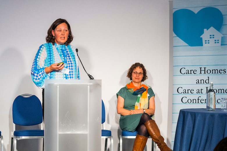 Lucy Johnston & Dr Susan Shenkin presenting their talk 
