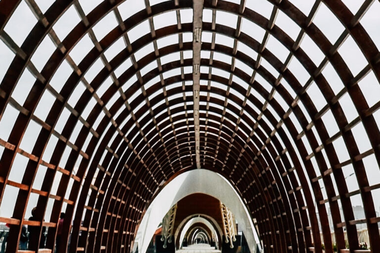 A long tunnel structure
